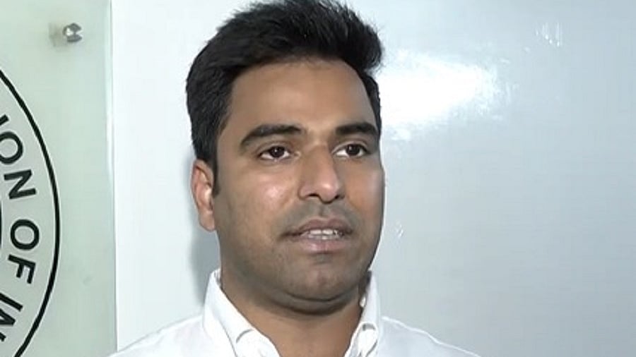 DUSU चुनाव में भी हुई 'वोट चोरी'! NSUI अध्यक्ष वरुण चौधरी का दावा- ABVP ने EVM का गलत इस्तेमाल करके चुनाव जीता