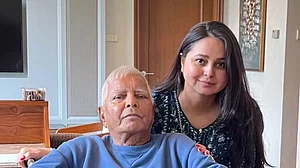 बिहार: लालू यादव की बेटी रोहिणी बोलीं- ट्रोल, पेड मीडिया और पार्टी पर कब्जा करने की मंशा वाले लोग...