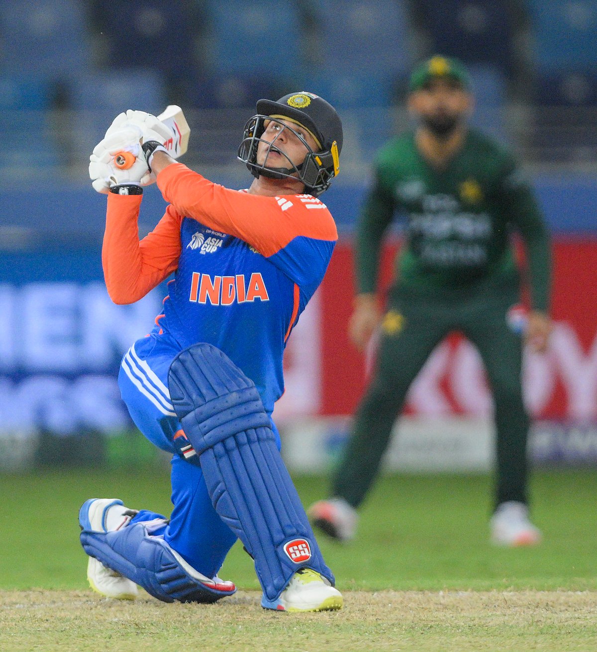 Asia Cup 2025: अभिषेक शर्मा का पाकिस्तान के खिलाफ सबसे तेज 50 छक्कों का रिकॉर्ड, 'गुरु' को पीछे छोड़ा