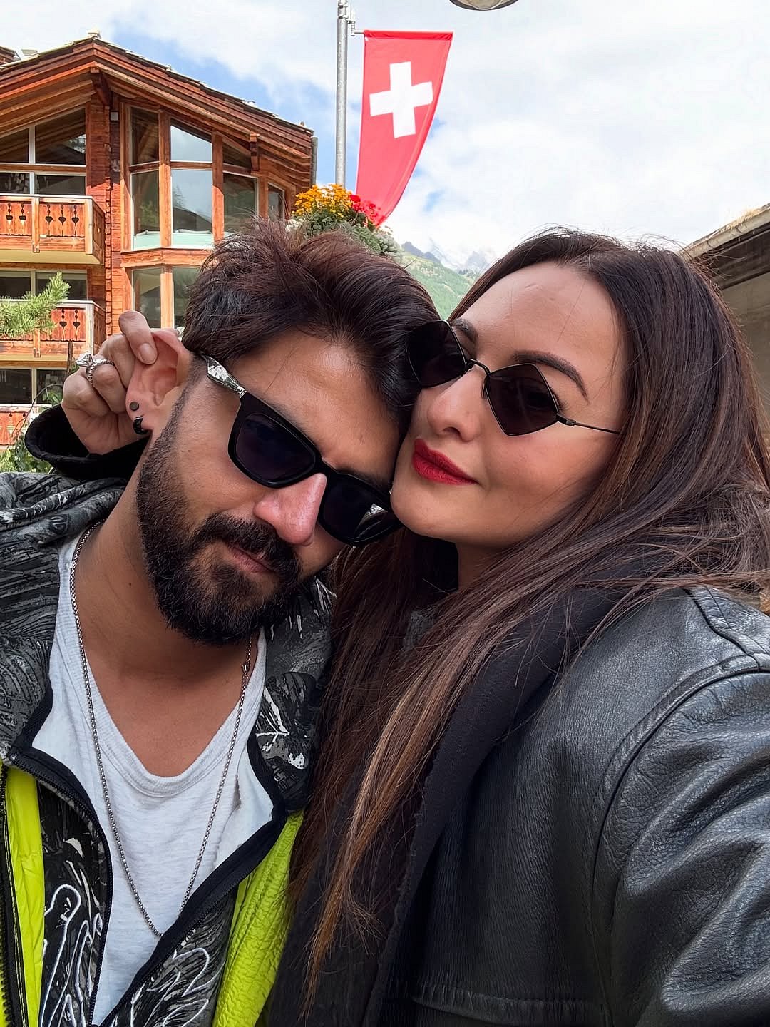 सिनेजीवन: जैकलीन फर्नांडिस को सुप्रीम कोर्ट से राहत नहीं और फिल्म ‘कांतारा: चैप्टर 1’ का ट्रेलर हुआ रिलीज