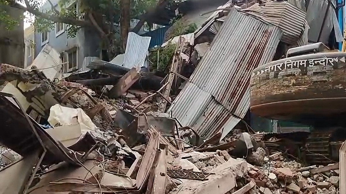 मध्य प्रदेश के इंदौर में बड़ा हादसा, तीन मंजिला इमारत गिरने से दो लोगों की मौत, 12 को बचाया गया