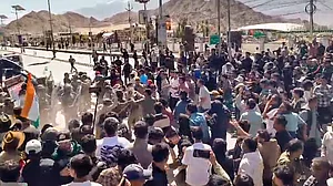 लेह में पुलिस से झड़प में चार लोगों की मौत, कई घायल, हिंसा के बाद सोनम वांगचुक ने हड़ताल वापस ली