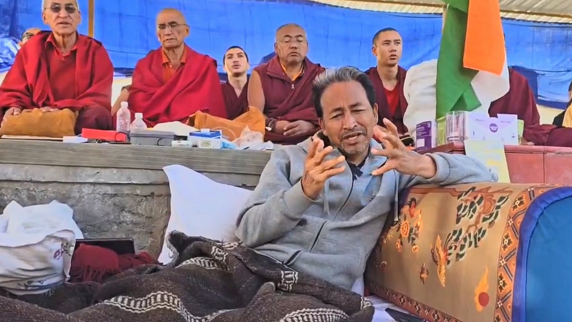 सोनम वांगचुक ने लेह हिंसा भड़काने के लिए दोषी ठहराने पर सरकार को घेरा, ‘बलि का बकरा’ बनाने की रणनीति करार दिया