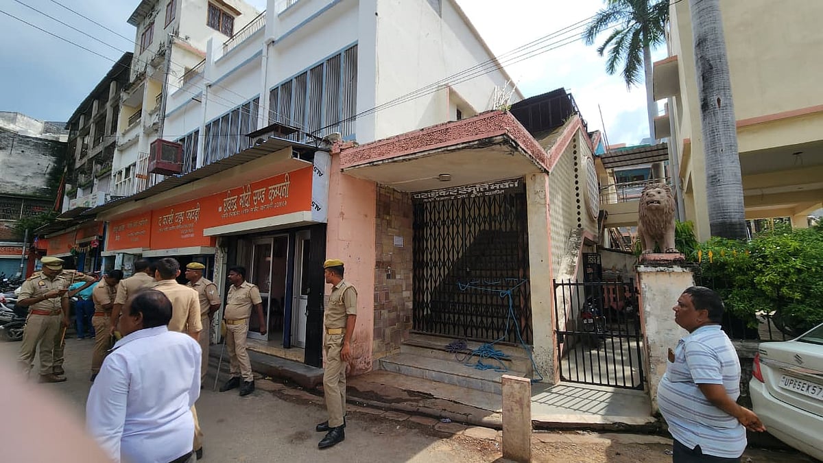 PM के संसदीय क्षेत्र वाराणसी में 'वोट चोरी' पर होने वाले सम्मेलन को पुलिस ने रुकवाया, पुलिस के बयानों में विरोधाभास