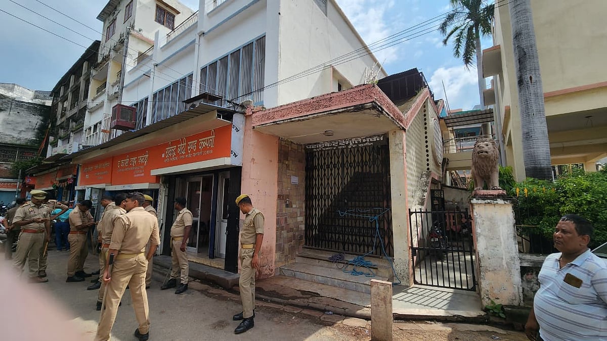 PM के संसदीय क्षेत्र वाराणसी में 'वोट चोरी' पर होने वाले सम्मेलन को पुलिस ने रुकवाया, पुलिस के बयानों में विरोधाभास