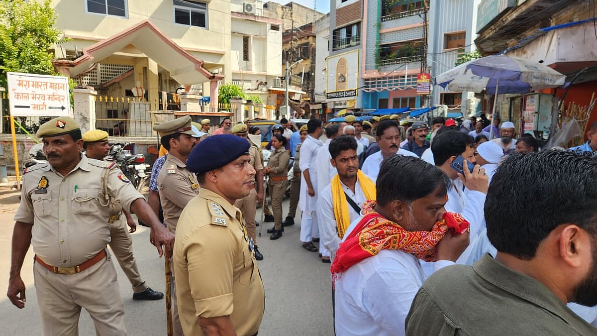 PM के संसदीय क्षेत्र वाराणसी में 'वोट चोरी' पर होने वाले सम्मेलन को पुलिस ने रुकवाया, पुलिस के बयानों में विरोधाभास