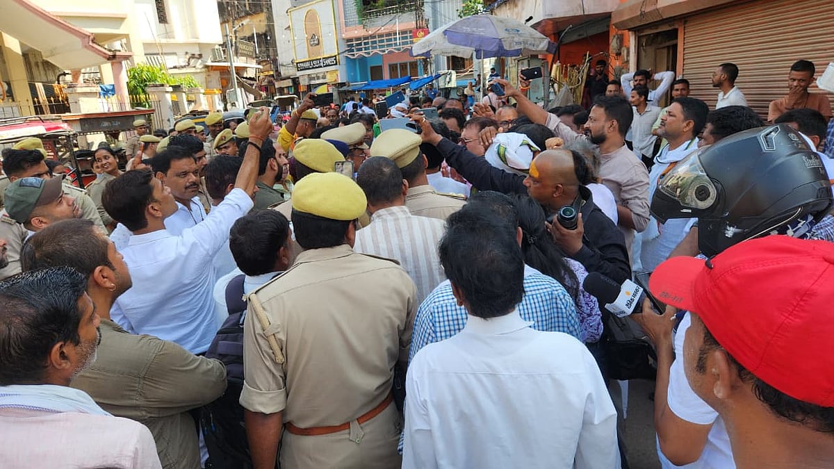 PM के संसदीय क्षेत्र वाराणसी में 'वोट चोरी' पर होने वाले सम्मेलन को पुलिस ने रुकवाया, पुलिस के बयानों में विरोधाभास