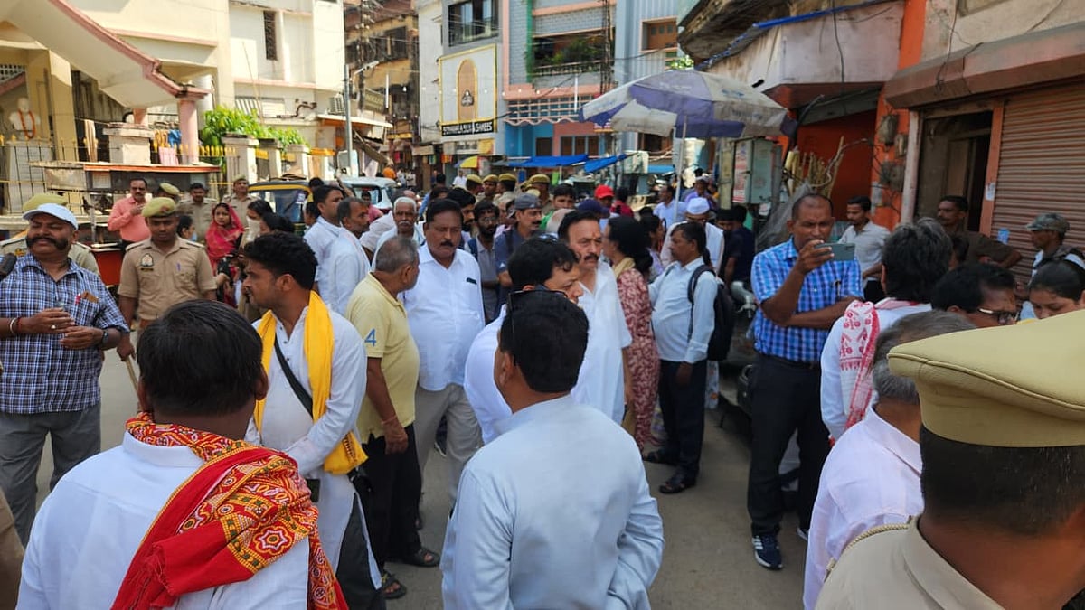 PM के संसदीय क्षेत्र वाराणसी में 'वोट चोरी' पर होने वाले सम्मेलन को पुलिस ने रुकवाया, पुलिस के बयानों में विरोधाभास