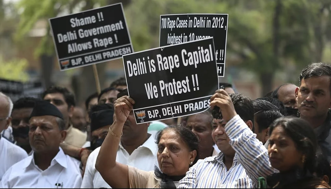 विष्णु नागर का व्यंग्यः क्या पता कब दिल्ली दुनिया की रेप कैपिटल बन जाए और बीजेपी सरकार इसका जश्न मनाए!