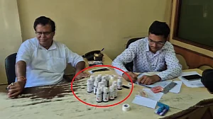 मध्य प्रदेश: जबलपुर में दवा विभाग की छापेमारी, खांसी की दवा से 15 दिन में 6 बच्चों की मौत! कई बीमार