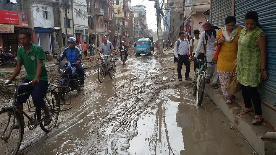 नेपाल में भारी बारिश के बाद भूस्खलन, काठमांडू में वाहनों की आवाजाही पर तीन दिन का प्रतिबंध लगा