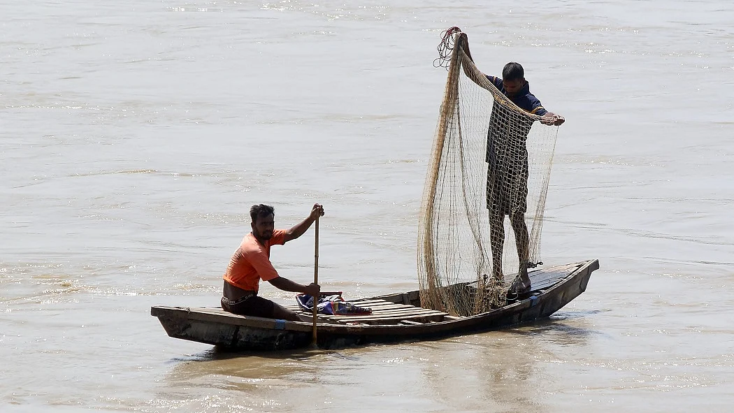 तमिलनाडु के 14 जिलों में भारी बारिश की चेतावनी, मछुआरों को तट पर ही रहने की दी गई सलाह