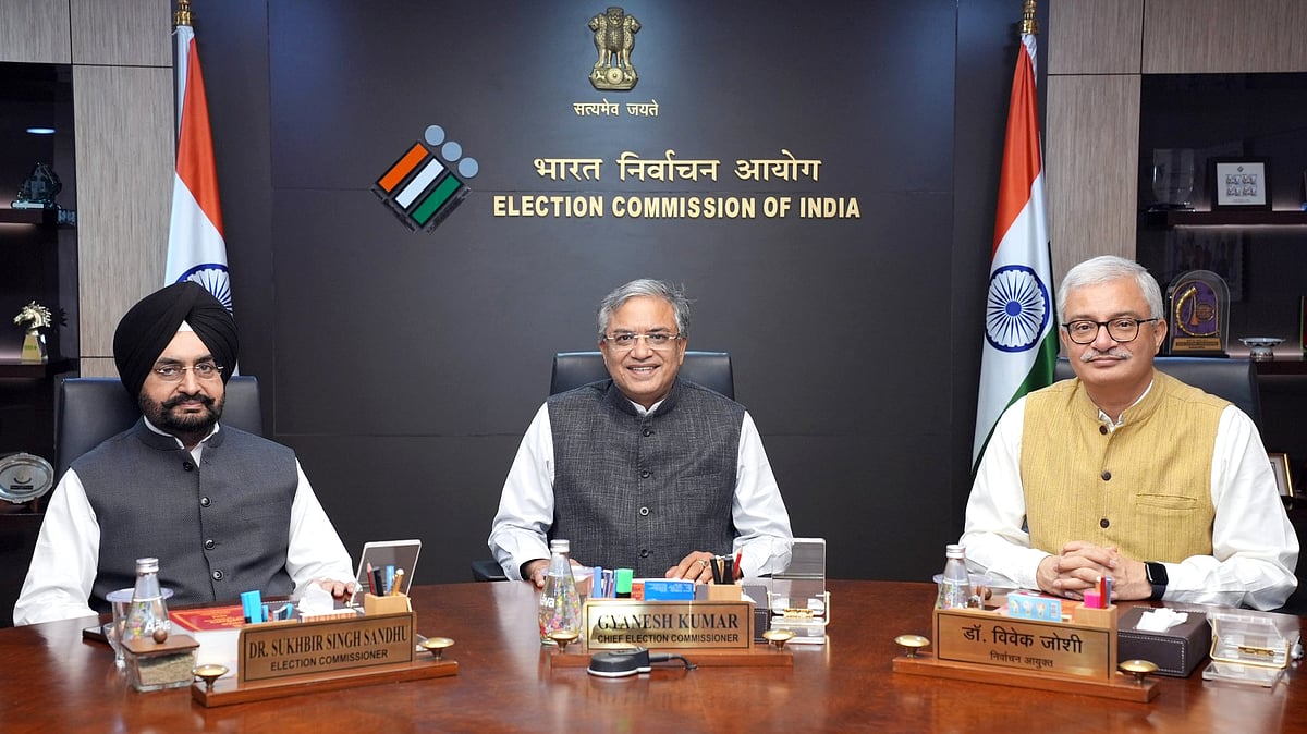 चुनाव आयोग ने सोमवार शाम 4 बजे प्रेस कॉन्फ्रेंस बुलाई है।