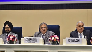 बिहार विधानसभा चुनाव: तारीखों के ऐलान पर विपक्ष ने उठाए सवाल, कहा- चुनाव आयोग का BJP के साथ ‘गठबंधन’
