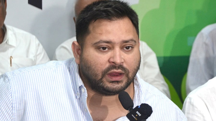 14 नवंबर को बिहार में परिवर्तन की शुरुआत, राज्य को शेर जैसा सीएम चाहिएः तेजस्वी यादव