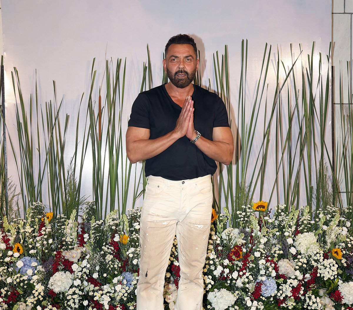 सिनेजीवन: 'कांतारा चैप्टर 1' का बॉक्स ऑफिस जलवा जारी और सोनू सूद का पंजाब में जनसेवा अभियान, जरूरतमंदों के लिए बने मसीहा