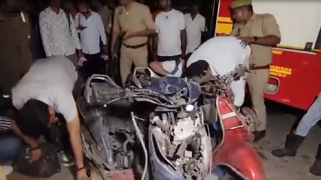 कानपुर में सड़क किनारे खड़ी दो स्कूटियों में जोरदार धमाका, 6 लोग घायल, फॉरेंसिक टीम जांच में जुटी