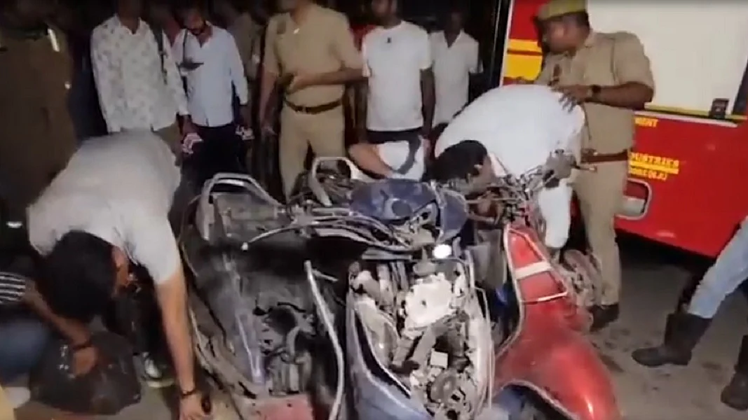 कानपुर में सड़क किनारे खड़ी दो स्कूटियों में जोरदार धमाका, 6 लोग घायल, फॉरेंसिक टीम जांच में जुटी