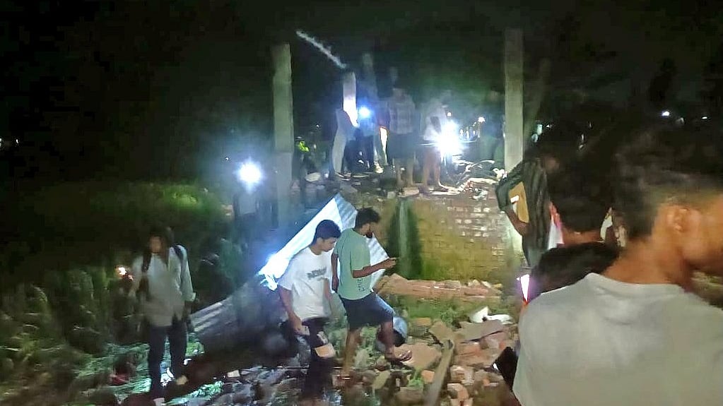 अयोध्या में जोरदार धमाके से मकान गिरा, पांच लोगों की मौत, कई घायल, पुलिस जांच में जुटी
