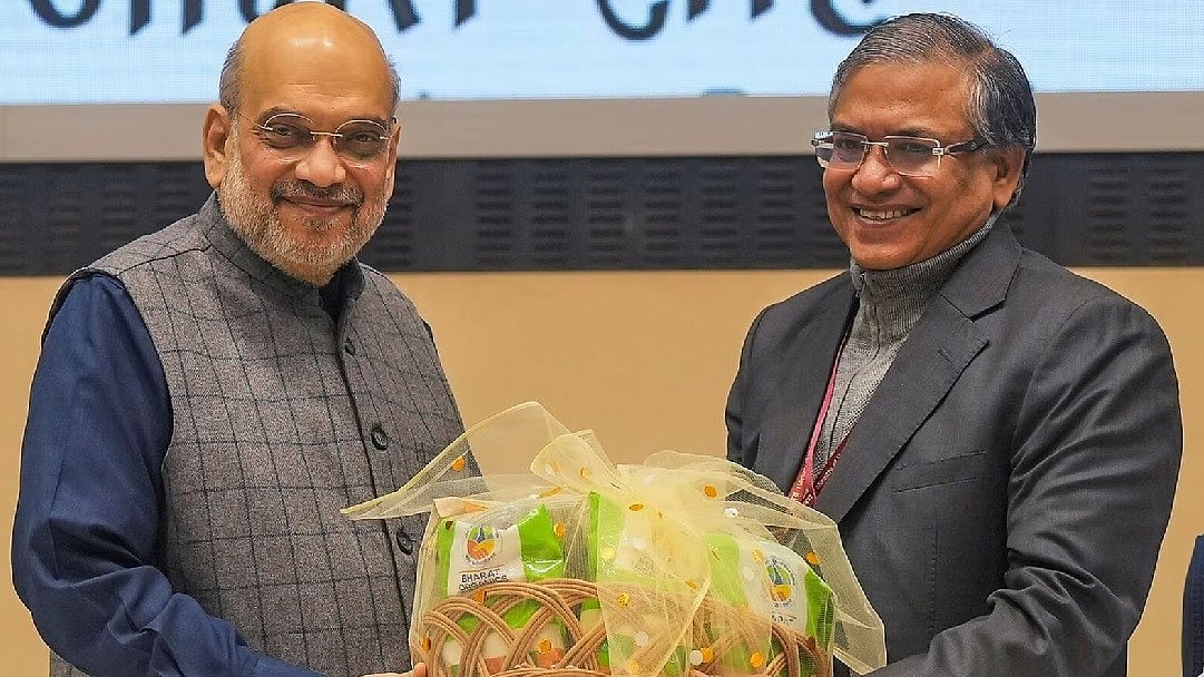 केंद्रीय गृहमंत्री अमित शाह और मुख्य चुनाव आयुक्त ज्ञानेश कुमार (फोटो - पीटीआई)