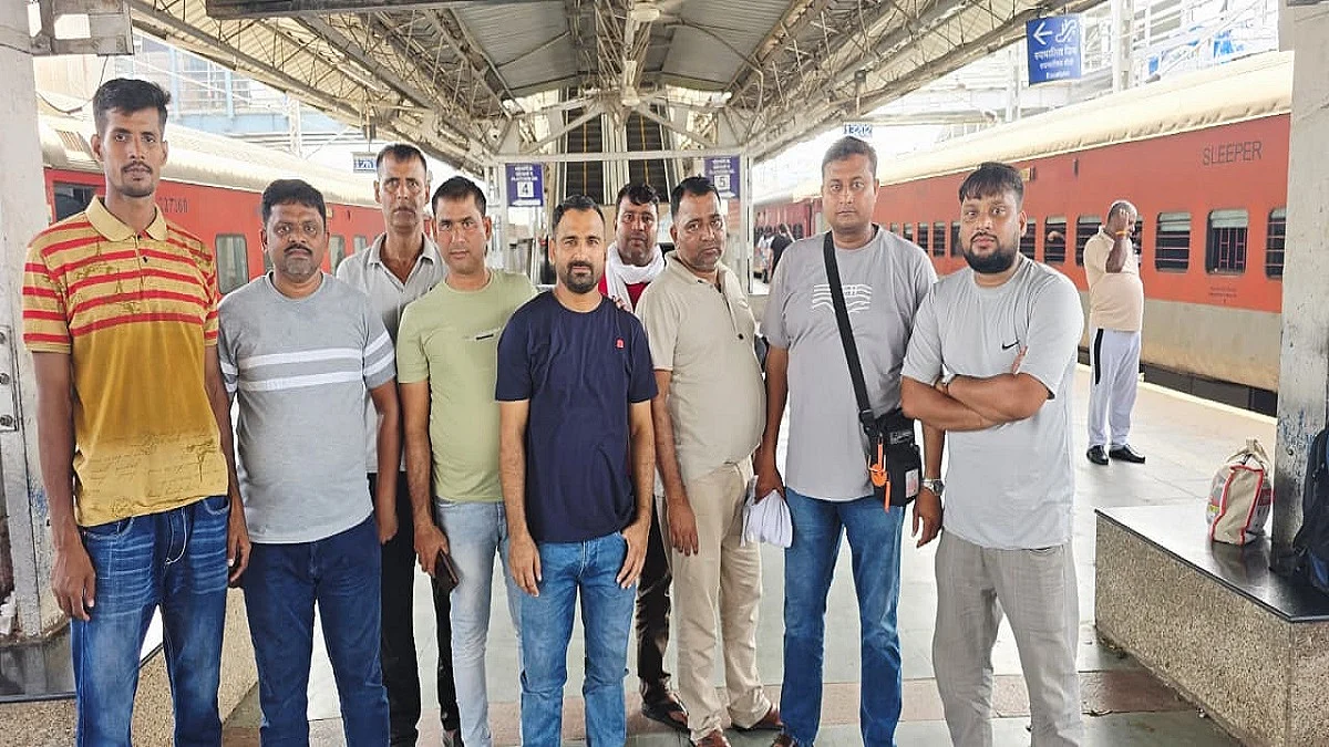 बिहार में 300 बेरोजगारों से विदेश भेजने के नाम पर करोड़ों की ठगी, यूपी के 11 युवा भी शिकार, वीजा-टिकट निकला फर्जी