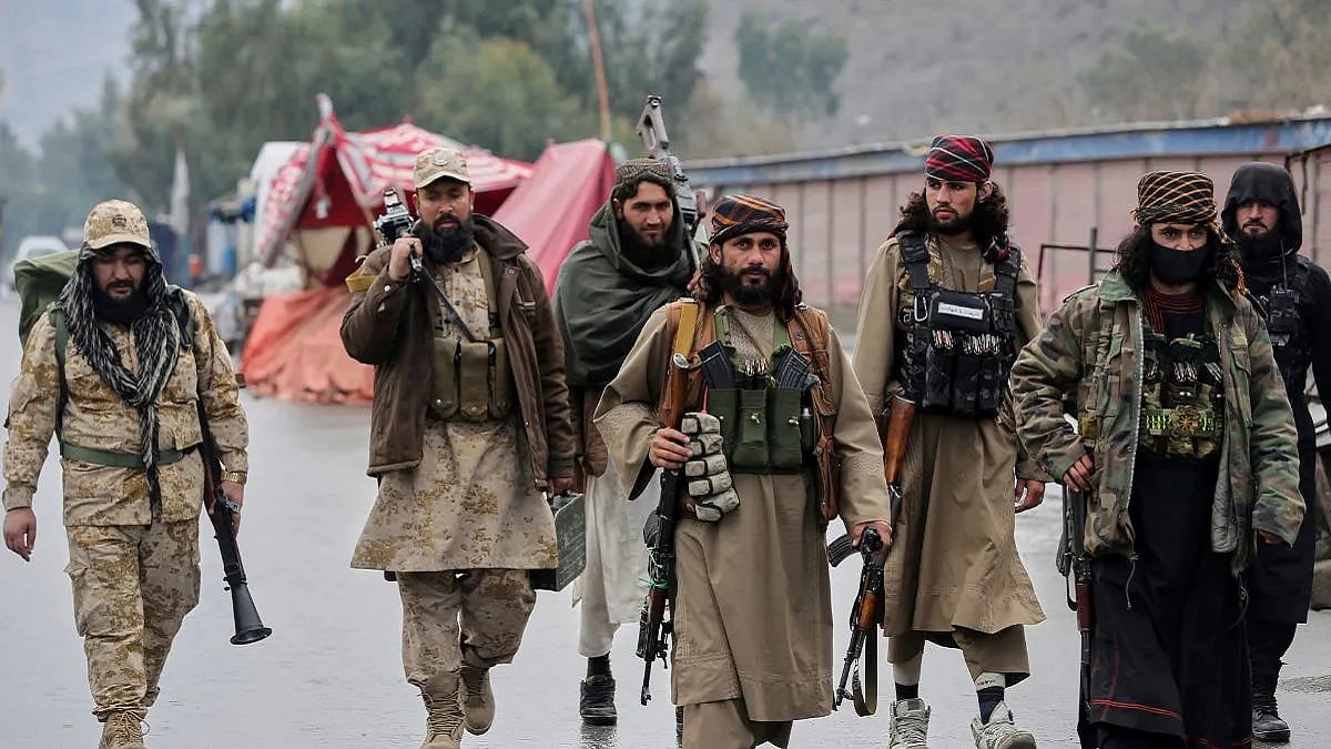 पाकिस्तान-अफगानिस्तान सीमा पर भीषण संघर्ष, तालिबान का दावा, '58 पाक सैनिक मार गिराए, 25 चौकियों पर किया कब्जा'