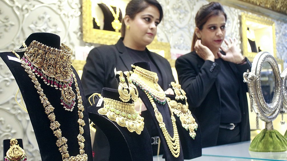 दीवाली से पहले सोने और चांदी में तूफानी उछाल, ऑल-टाइम हाई पर पहुंचीं कीमतें, मध्य वर्ग को झटका