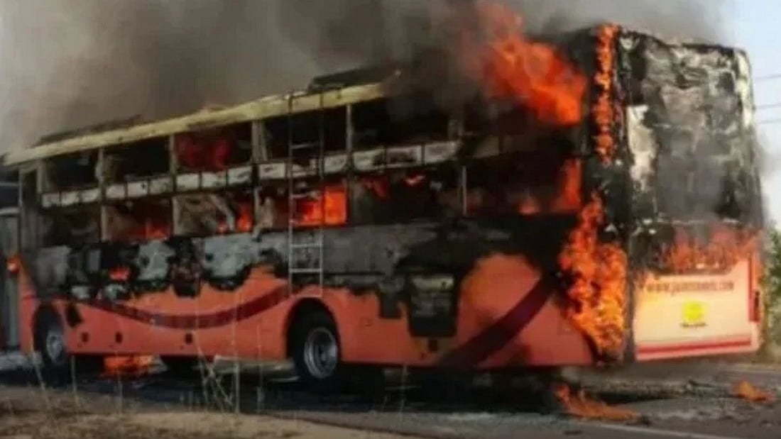 राजस्थान के जैसलमेर में बड़ा हादसा, चलती बस में लगी आग, 20 लोग जिंदा जले, कई यात्री झुलसे