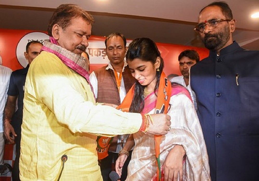 बिहार चुनावः BJP ने जारी की 12 उम्मीदवारों की दूसरी सूची, अलीनगर से गायिका मैथिली ठाकुर को मिला टिकट