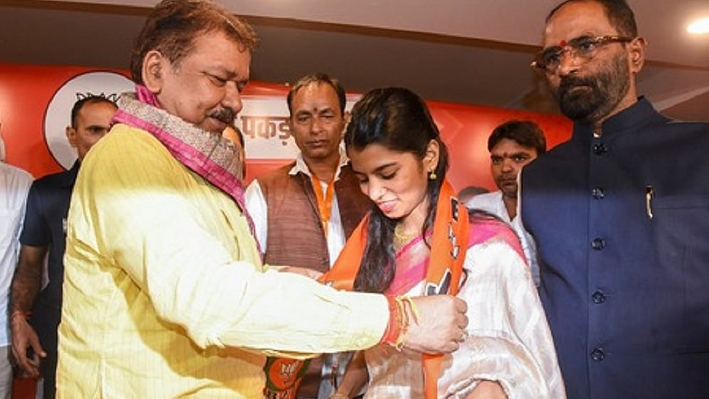 बिहार चुनावः BJP ने जारी की 12 उम्मीदवारों की दूसरी सूची, अलीनगर से गायिका मैथिली ठाकुर को मिला टिकट
