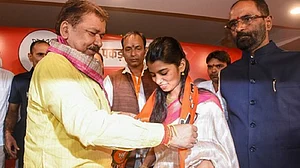 बिहार चुनावः BJP ने जारी की 12 उम्मीदवारों की दूसरी सूची, अलीनगर से गायिका मैथिली ठाकुर को मिला टिकट