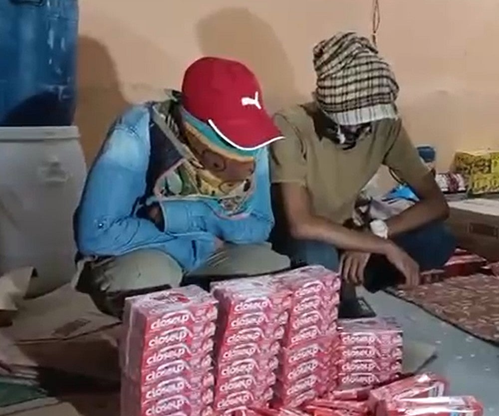 दिल्ली: वजीराबाद में नकली टूथपेस्ट और ईनो बनाने वाली फैक्ट्री का खुलासा, लाखों का सामान जब्त