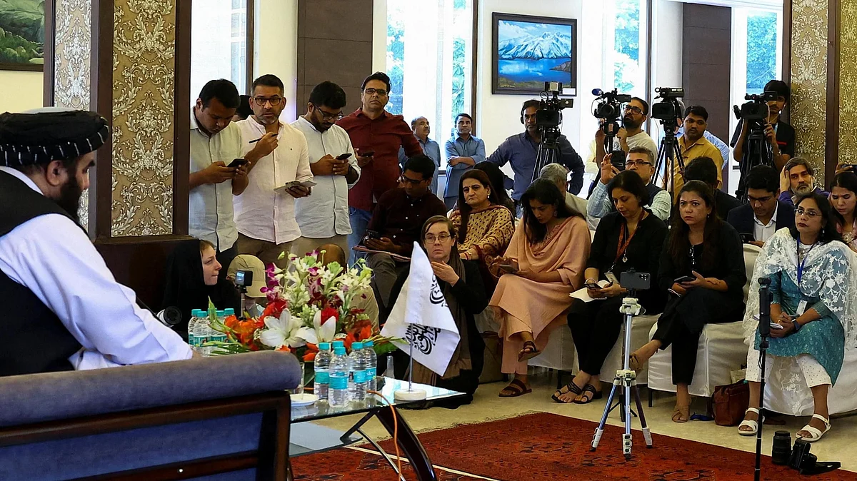 व्यवस्था का आईना है महिलाओं की अनुपस्थिति