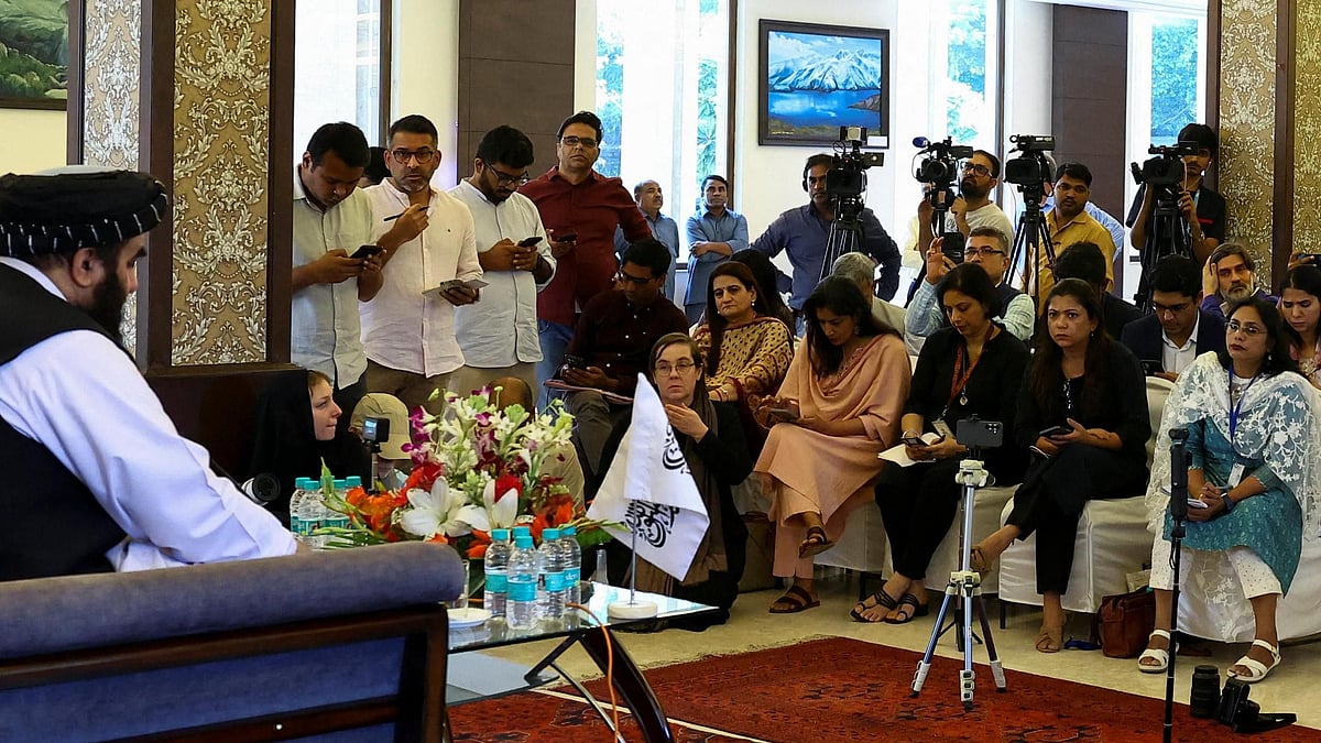 विवाद के बाद दिल्ली में हुई अफगान विदेश मंत्री की दूसरी प्रेस कांफ्रेंस में महिला पत्रकारों के आमंत्रित किया गया था