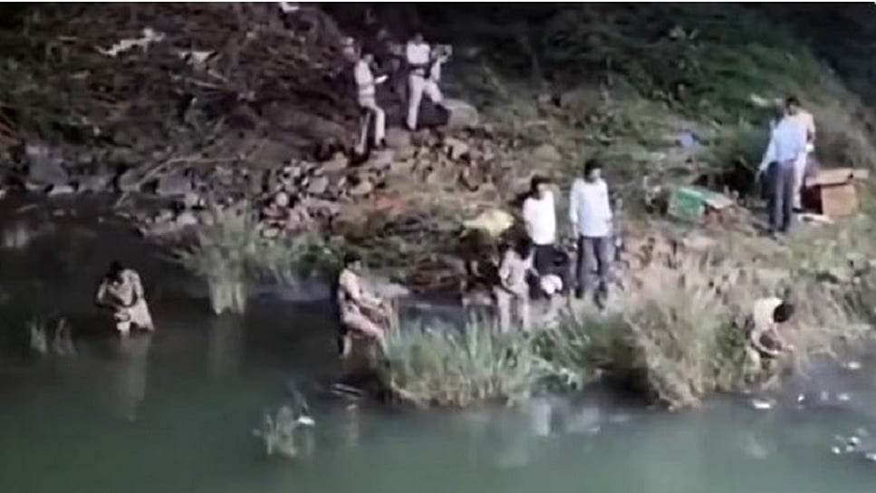 वोट चोरी! अलंद में पूर्व बीजेपी विधायक गुट्टेदार के घर के पास जले हुए मतदाता रिकॉर्ड मिले, SIT जांच के बीच घटना