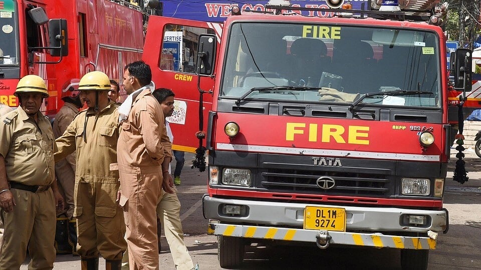 दिवाली पर दिल्ली अग्निशमन सेवा को आए 269 कॉल, कोई बड़ी दुर्घटना नहीं, दमकलकर्मी रात भर रहे तैनात