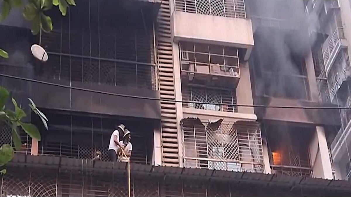 मुंबई में बड़ा हादसा, इमारत में आग लगने से 2 महिलाओं और 6 साल की बच्ची समेत 4 लोगों की मौत, 14 घायल