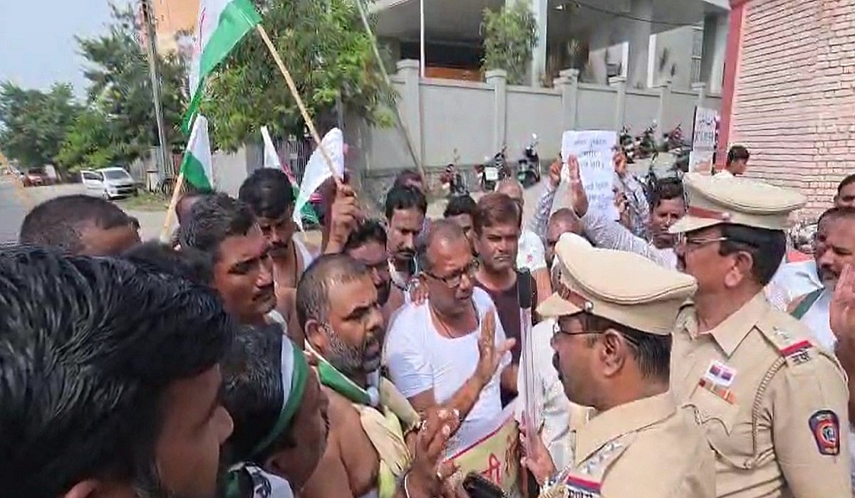 महाराष्ट्रः छत्रपति संभाजीनगर में दिवाली के दिन किसानों का आंदोलन, कलेक्टर के घर के बाहर किया प्रदर्शन