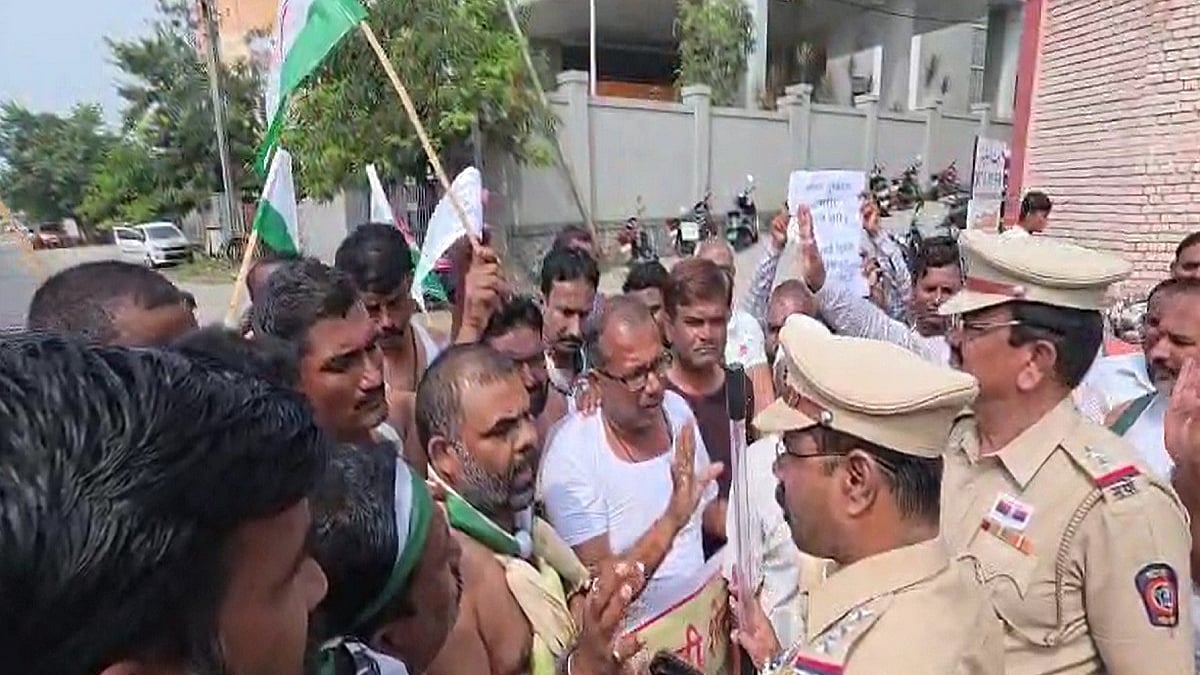 छत्रपति संभाजीनगर में दिवाली के दिन किसानों का आंदोलन, कलेक्टर के घर के बाहर किया प्रदर्शन