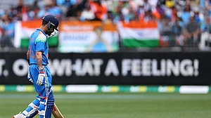 IND vs AUS: जिस मैदान के हीरो थे कोहली वहीं मिला जीरो, विराट का लगातार दूसरा डक, पहली बार हुआ ऐसा