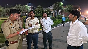 यूपी: हापुड़ में मीट फैक्ट्री से अमोनिया गैस लीक, मची अफरा-तफरी, सभी मजदूरों को निकाला गया सुरक्षित बाहर