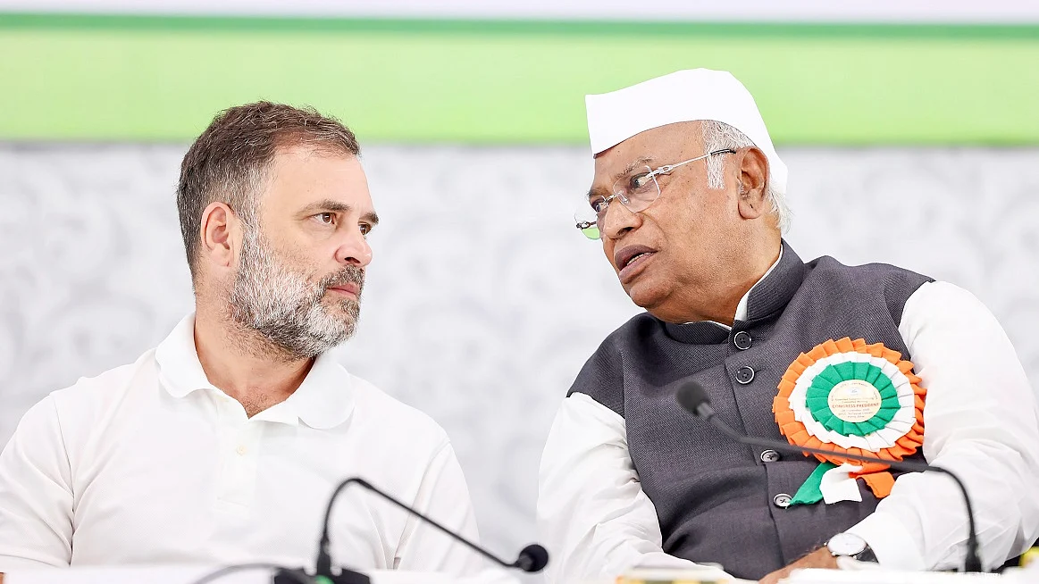 बिहार चुनाव के लिए कांग्रेस ने जारी की स्टार प्रचारकों की लिस्ट, खड़गे, राहुल गांधी समेत 40 नेताओं के नाम