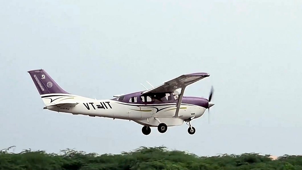 दिल्ली के कुछ इलाकों में क्लाउड सीडिंग का परीक्षण किया गया, विमान ने छिड़का रसायन, अब कृत्रिम बारिश का इंतेजार