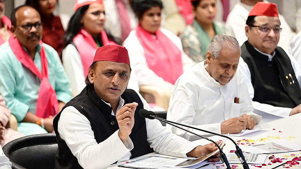 यूपी में SIR से पहले जाति-धर्म के आधार पर तैनात अफसरों को हटाया जाए, सपा की मांग, कहा- PDA से पंगा नहीं लेने का