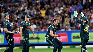 दूसरे टी20 में ऑस्ट्रेलिया ने भारत को 4 विकेट से हराया, सीरीज में 1-0 की बनाई बढ़त