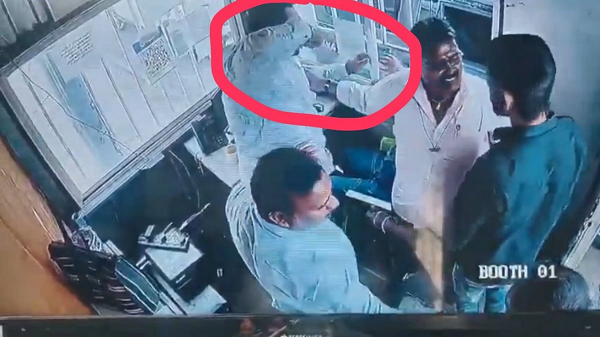 कर्नाटक: BJP नेता के बेटे और उसके साथियों की दबंगई देखिए! सरेआम टोल बूथ कर्मचारी को पीटा, वीडियो वायरल