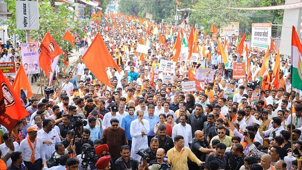 महाराष्ट्रः वोटर लिस्ट में गड़बड़ी के खिलाफ MVA-MNS ने मुंबई में निकाला मोर्चा, चुनाव आयोग को घेरा