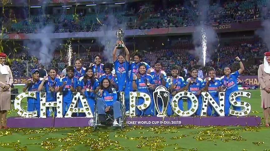 भारत ने वनडे विश्व कप के फाइनल में दक्षिण अफ्रीका को 52 रन से हराकर इतिहास रच दिया।