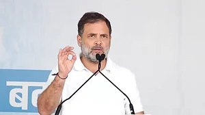 बिहार चुनाव: '56 इंच की छाती में कुछ नहीं रखा, 56 इंच की छाती वाले डरपोक हैं', राहुल गांधी का PM मोदी पर बड़ा हमला