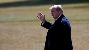 दुनिया की खबरें: ट्रंप बोले- अवैध प्रवासियों को बाहर निकालने के लिए नियम जरूरी और नेपाल में टूरिज्म पर असर